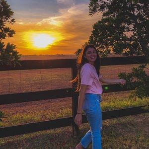 Meet your Posher, Laura